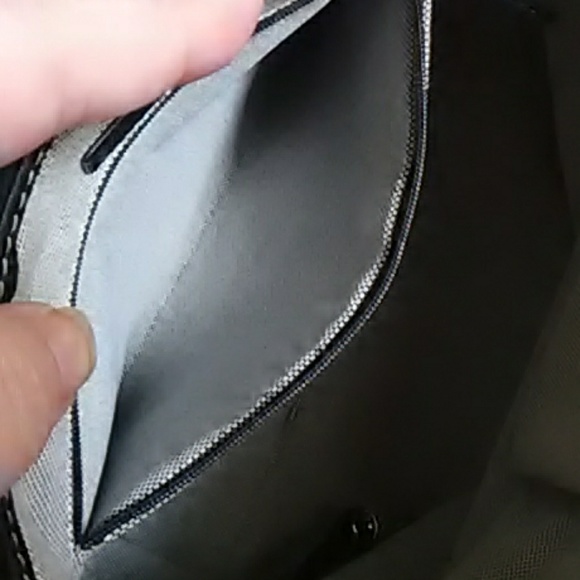 Authentic Dooney & Bourke Pocket satchel - Picture 7 of 8